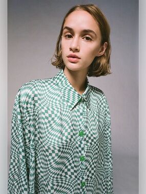 Lisa Says Gah Green Optical Checkered Button Down Blouse Size S (small flaw)